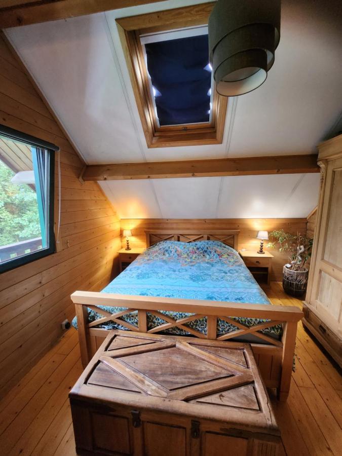 Le Chalet Du Cerf - Chambre D'Hote Somme-Leuze Kültér fotó