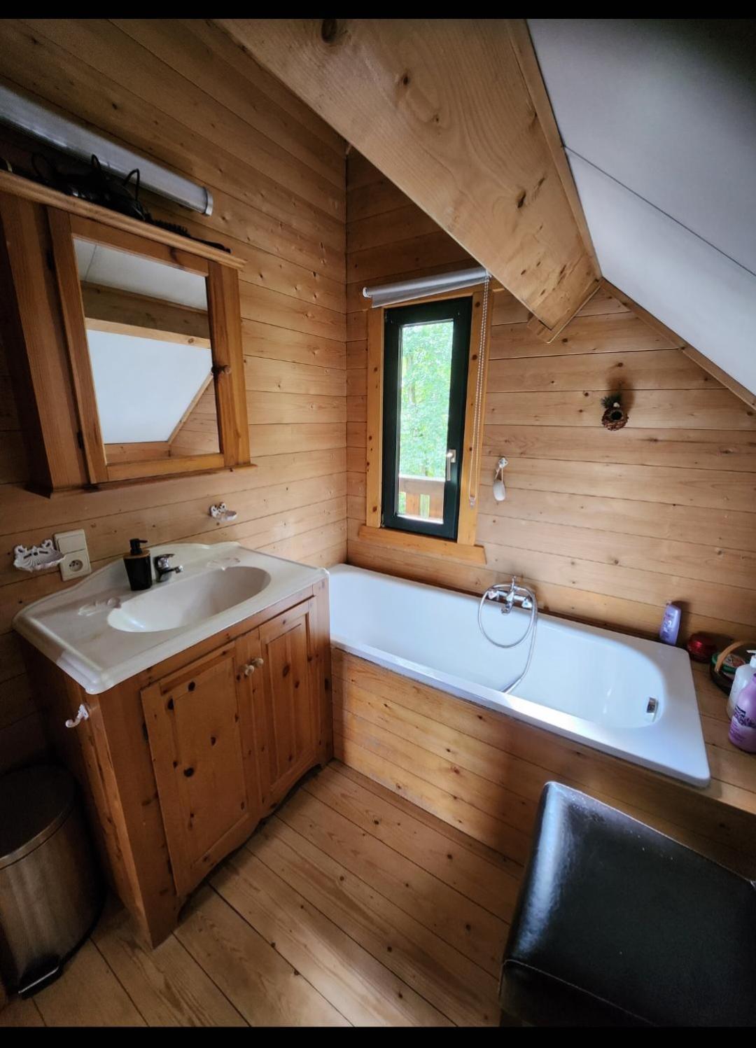 Le Chalet Du Cerf - Chambre D'Hote Somme-Leuze Kültér fotó